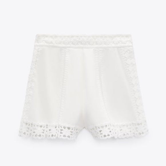 High waisted shorts with tonal crochet appliqué. Side hidden inseam zip closure - Picture 11 of 11